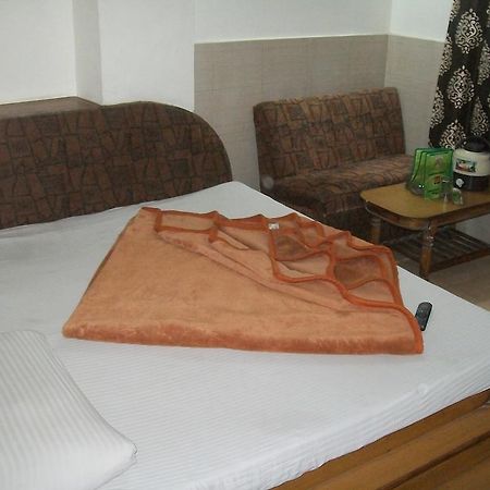 Hotel Milan Continental Delhi  Eksteriør billede