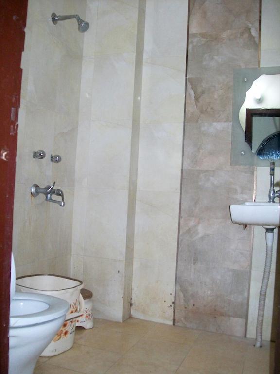 Hotel Milan Continental Delhi  Eksteriør billede
